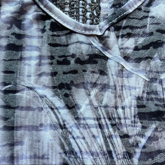 One World V neck 1/2 sleeve blouse 2X Blue/Grey Embroidered longer in back - Picture 3 of 11